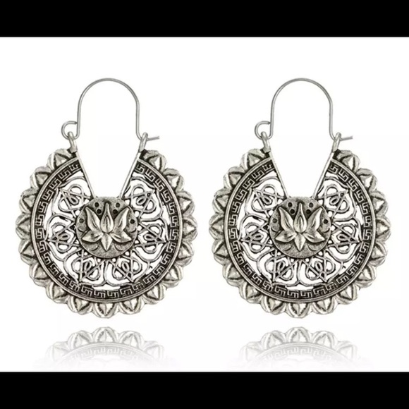 🌸 2/$24 “Isla” Lotus Earrings 🌸 - Picture 4 of 5